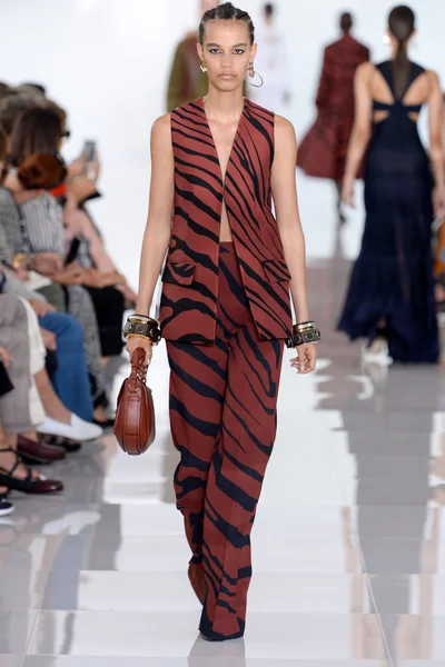 Look 8